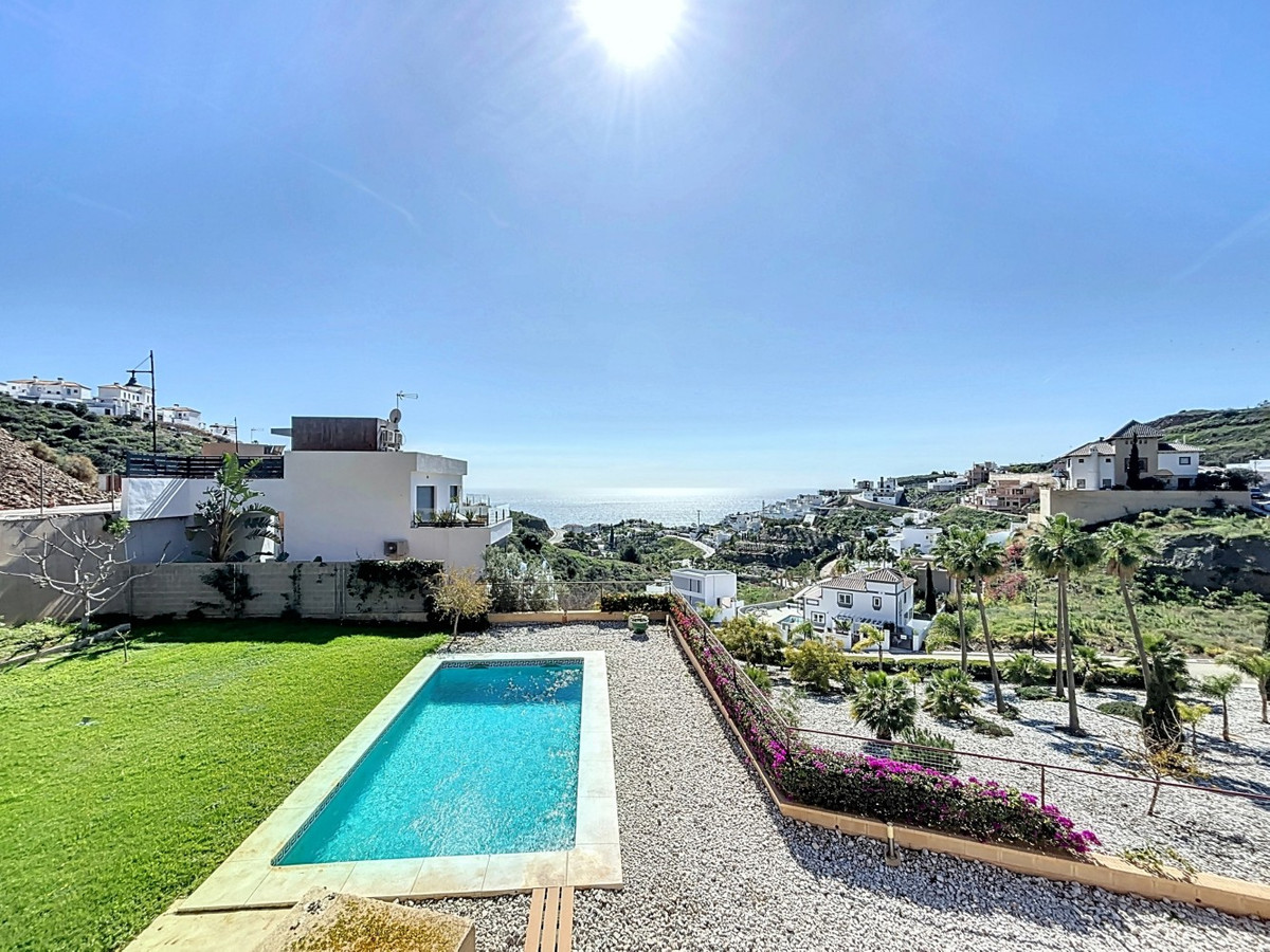 Se vende Villa - Chalet de 3 dormitorios en Costa Del Sol East, Málaga, España