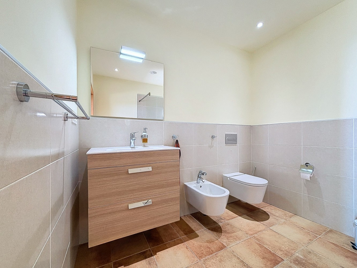 Se vende Villa - Chalet de 3 dormitorios en Costa Del Sol East, Málaga, España