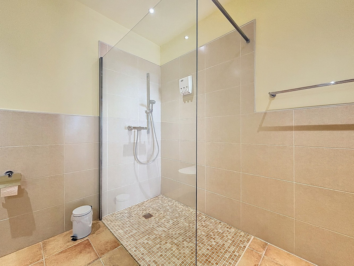 Se vende Villa - Chalet de 3 dormitorios en Costa Del Sol East, Málaga, España