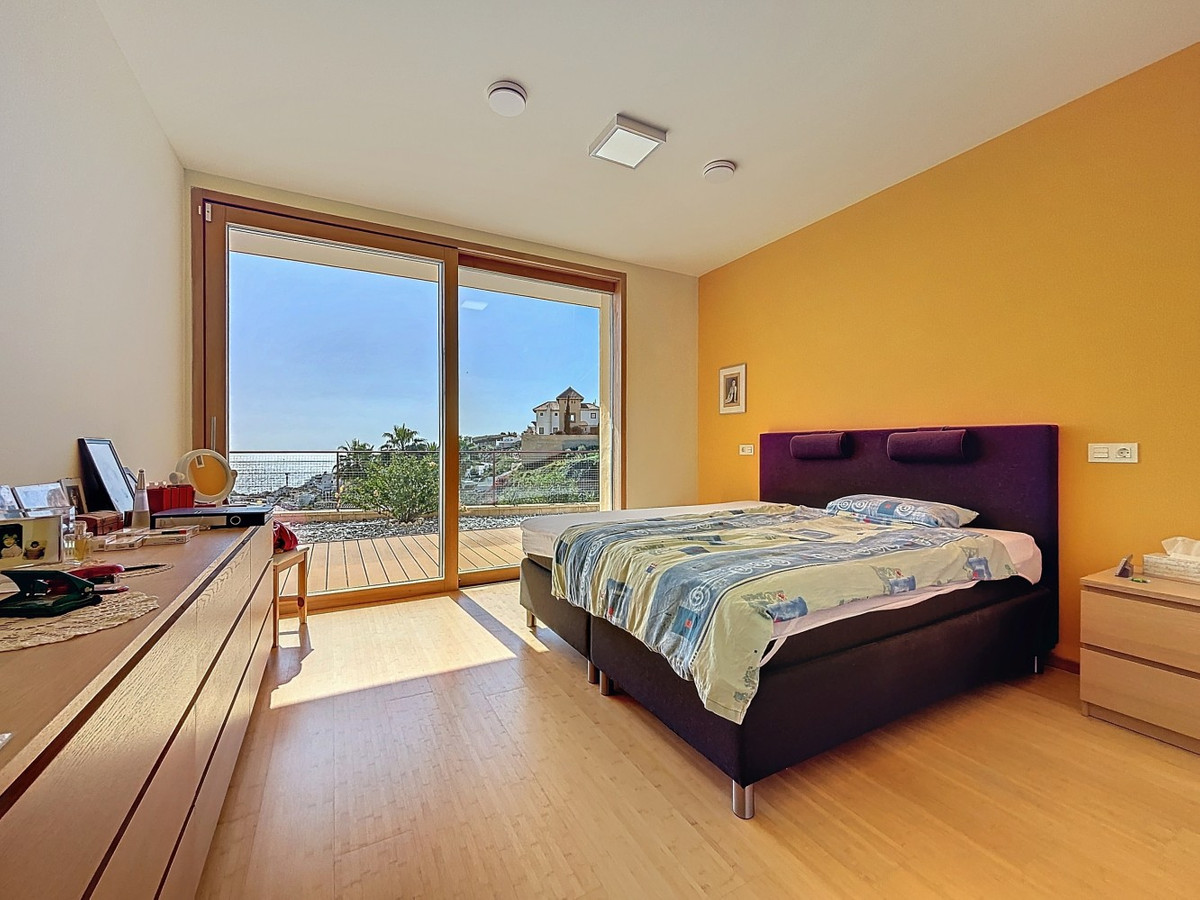 Se vende Villa - Chalet de 3 dormitorios en Costa Del Sol East, Málaga, España