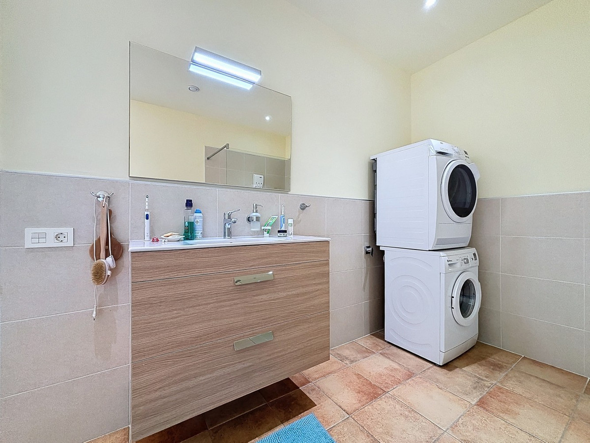 Se vende Villa - Chalet de 3 dormitorios en Costa Del Sol East, Málaga, España