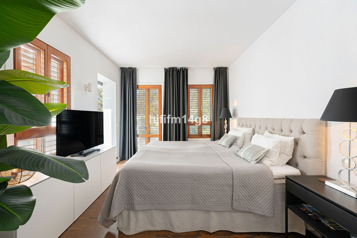 5 Bed Apartment for sale in Nueva Andalucía Costa Del Sol, Málaga, Spain