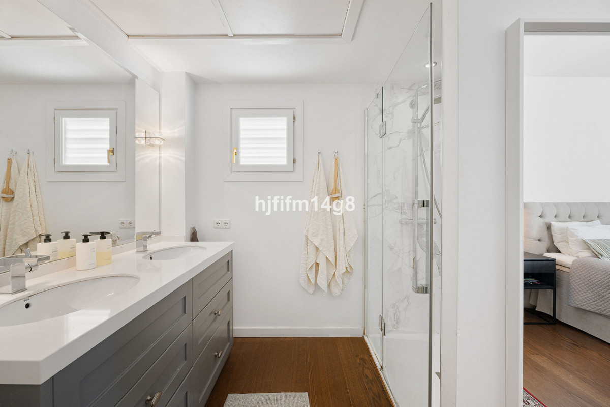 5 Bed Apartment for sale in Nueva Andalucía Costa Del Sol, Málaga, Spain