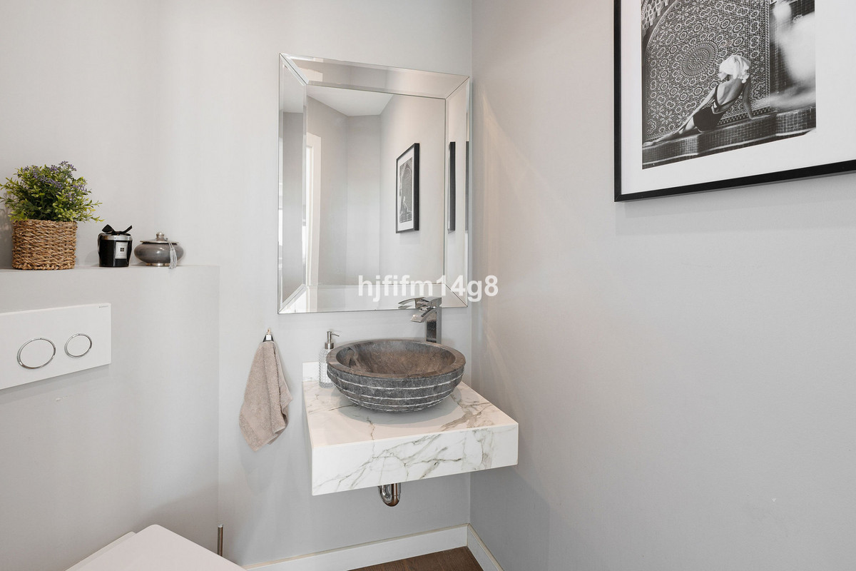 5 Bed Apartment for sale in Nueva Andalucía Costa Del Sol, Málaga, Spain