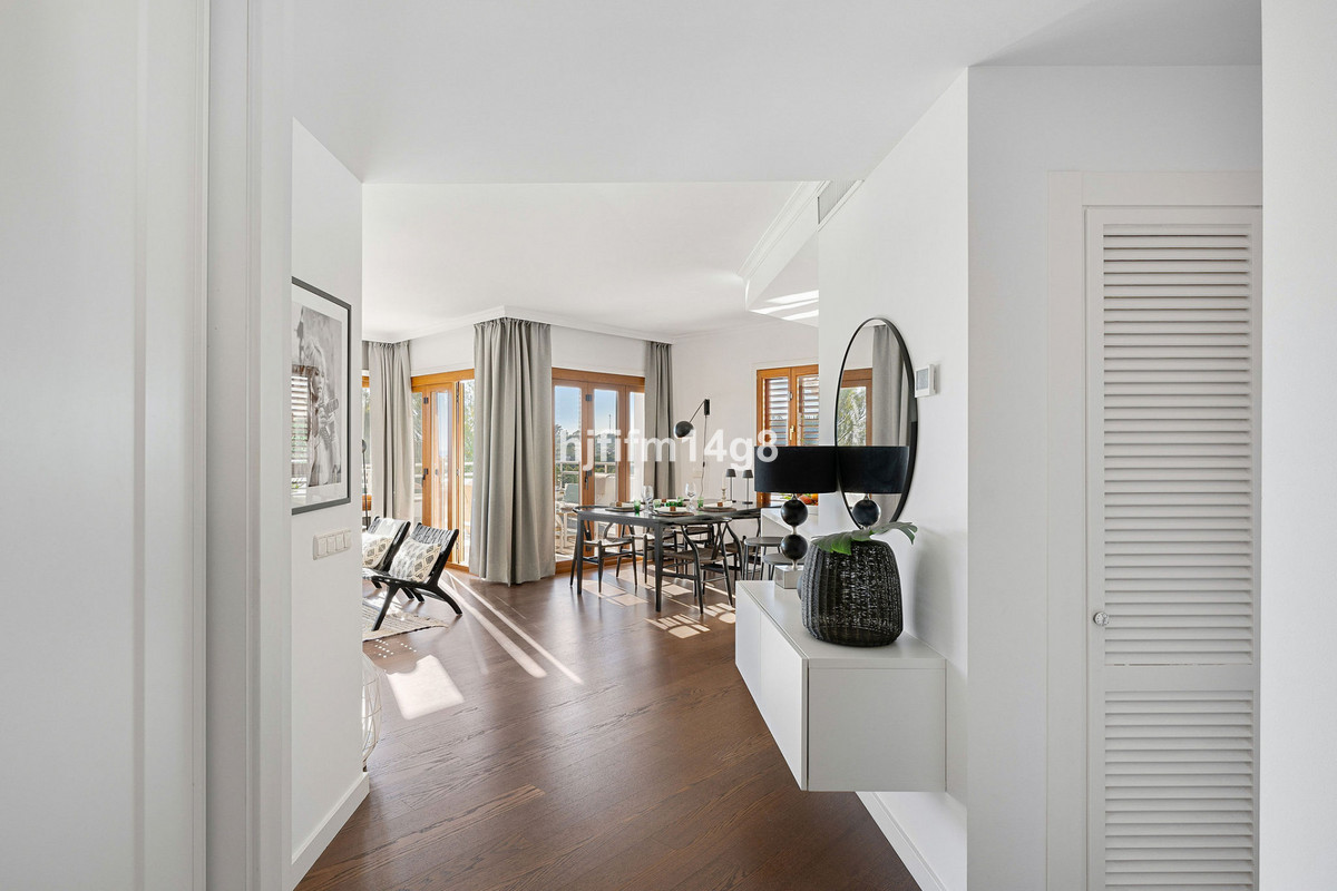 5 Bed Apartment for sale in Nueva Andalucía Costa Del Sol, Málaga, Spain