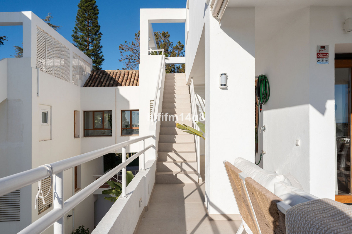 5 Bed Apartment for sale in Nueva Andalucía Costa Del Sol, Málaga, Spain