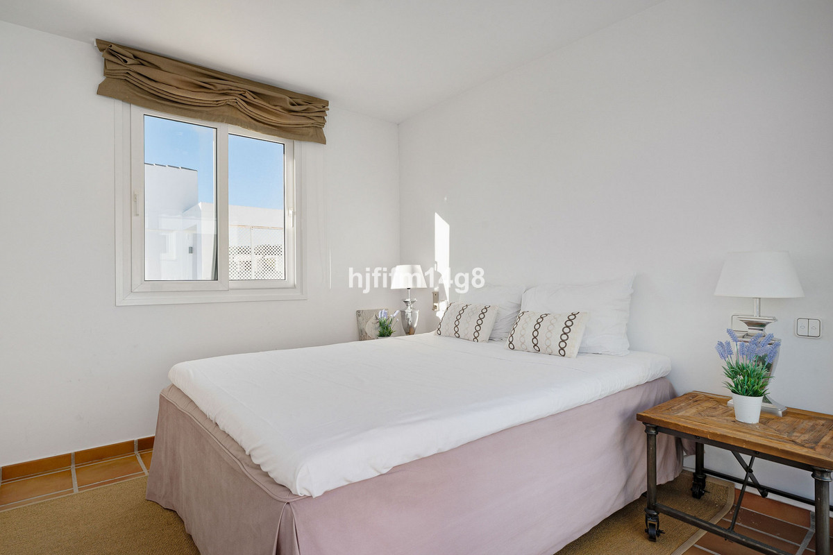 5 Bed Apartment for sale in Nueva Andalucía Costa Del Sol, Málaga, Spain