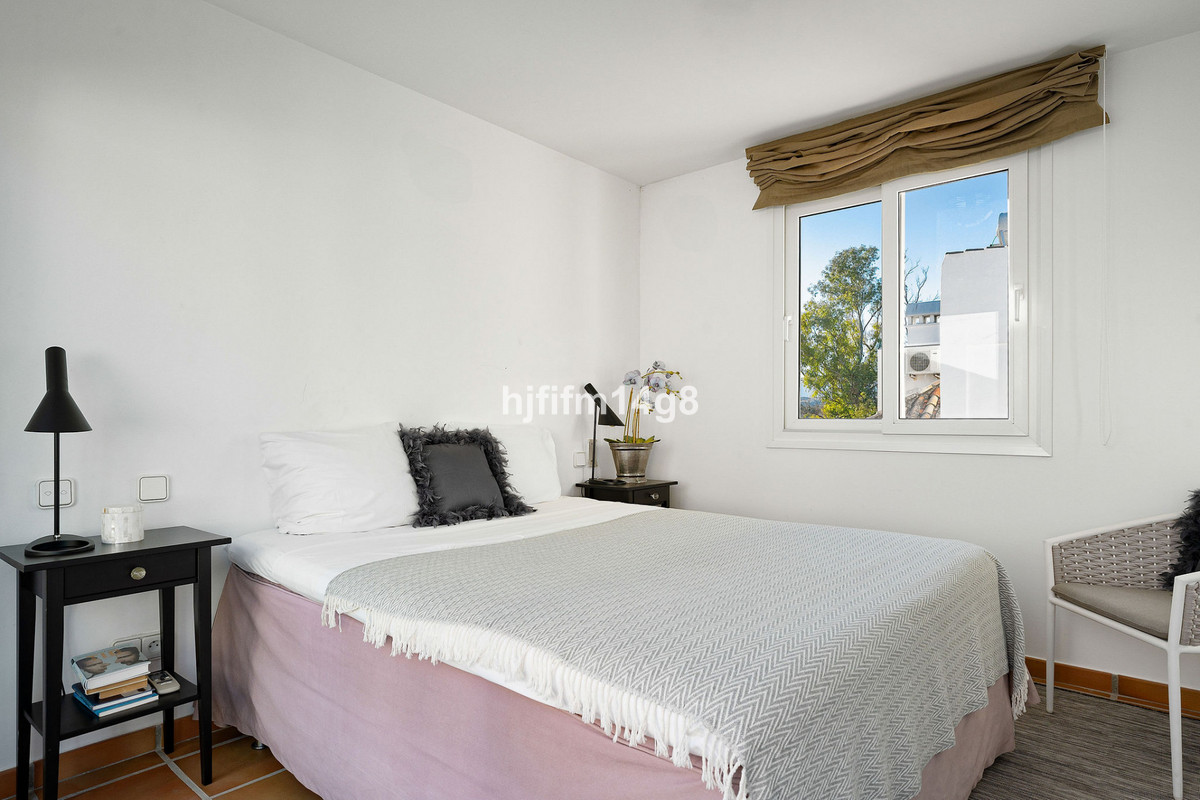 5 Bed Apartment for sale in Nueva Andalucía Costa Del Sol, Málaga, Spain