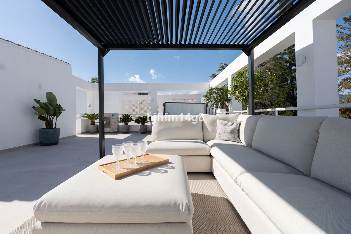 5 Bed Apartment for sale in Nueva Andalucía Costa Del Sol, Málaga, Spain
