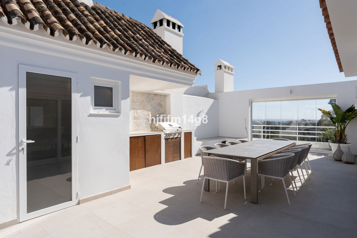 5 Bed Apartment for sale in Nueva Andalucía Costa Del Sol, Málaga, Spain