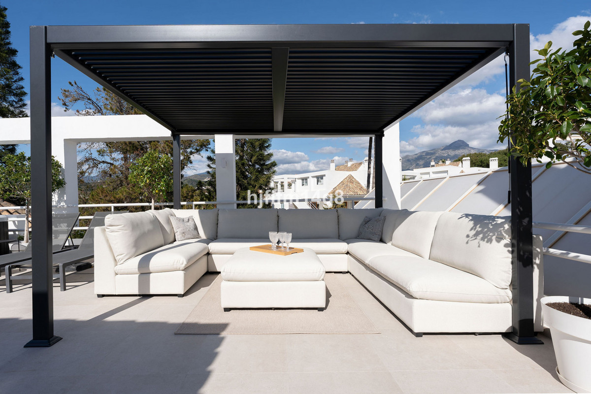 5 Bed Apartment for sale in Nueva Andalucía Costa Del Sol, Málaga, Spain