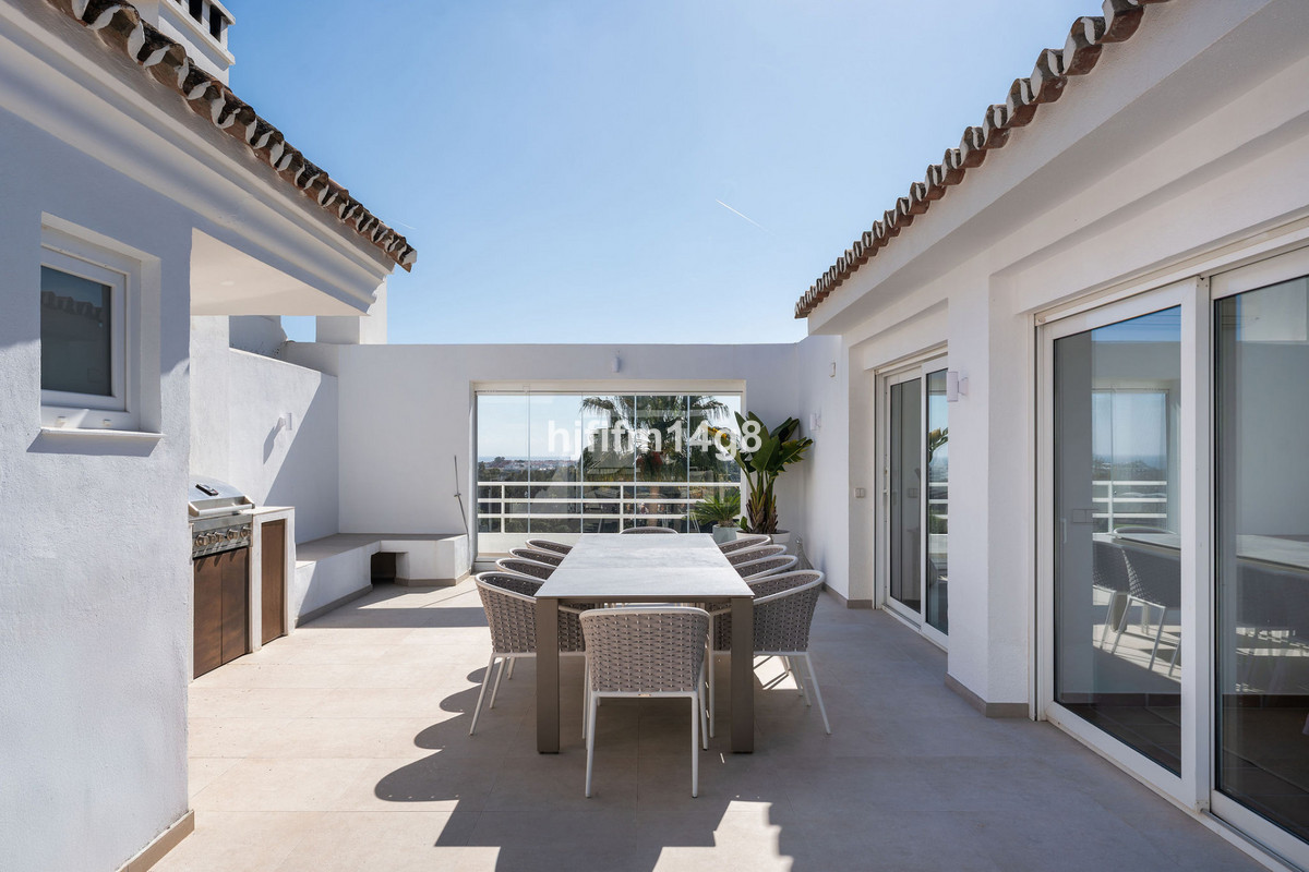 5 Bed Apartment for sale in Nueva Andalucía Costa Del Sol, Málaga, Spain