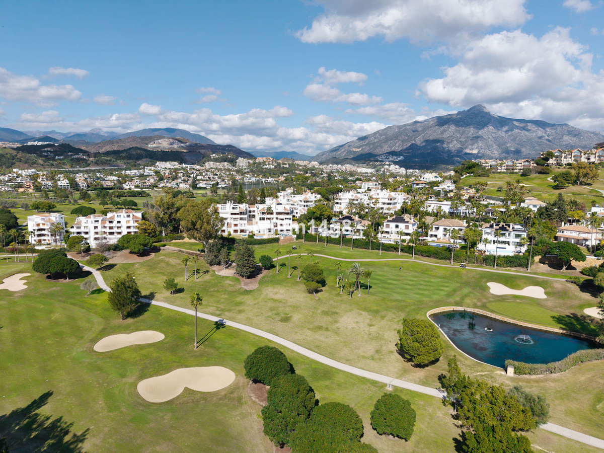 5 Bed Apartment for sale in Nueva Andalucía Costa Del Sol, Málaga, Spain