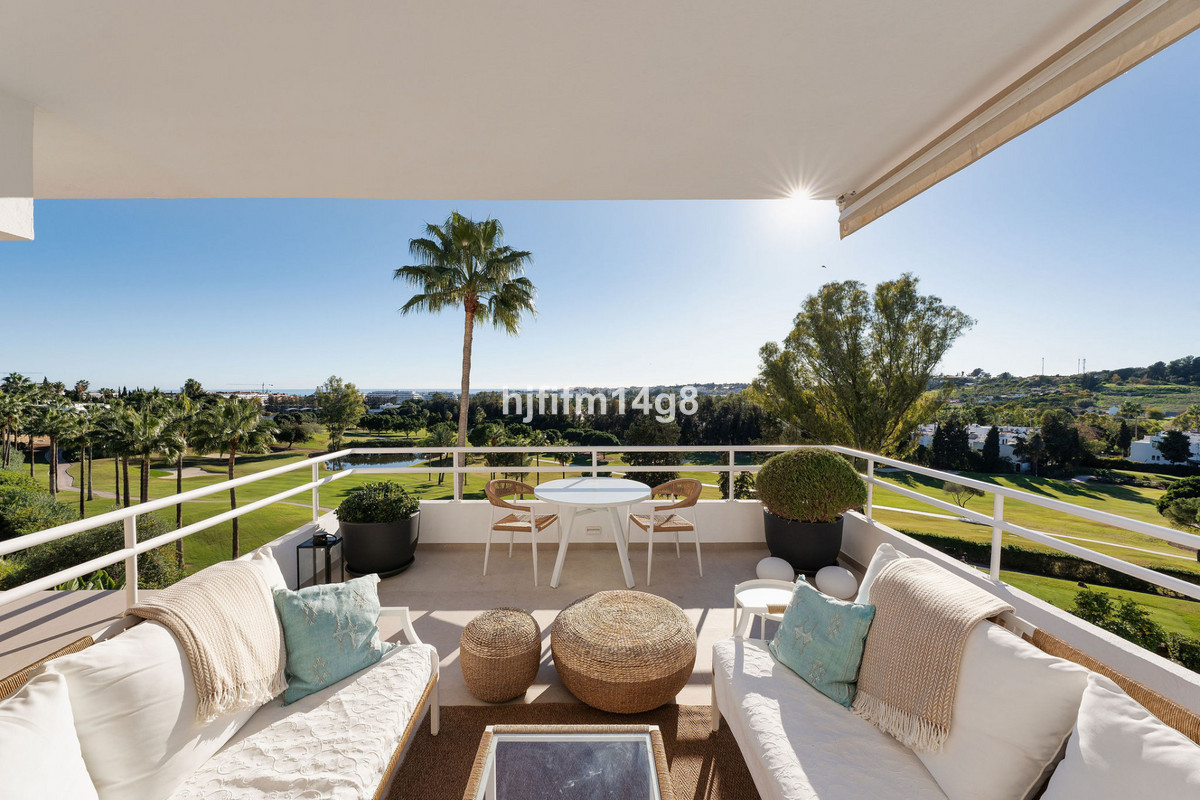 5 Bed Apartment for sale in Nueva Andalucía Costa Del Sol, Málaga, Spain