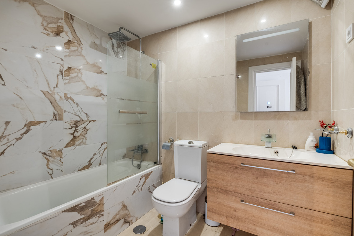 Se vende Apartamento Planta Media de 3 dormitorios en Costa Del Sol, Málaga, España