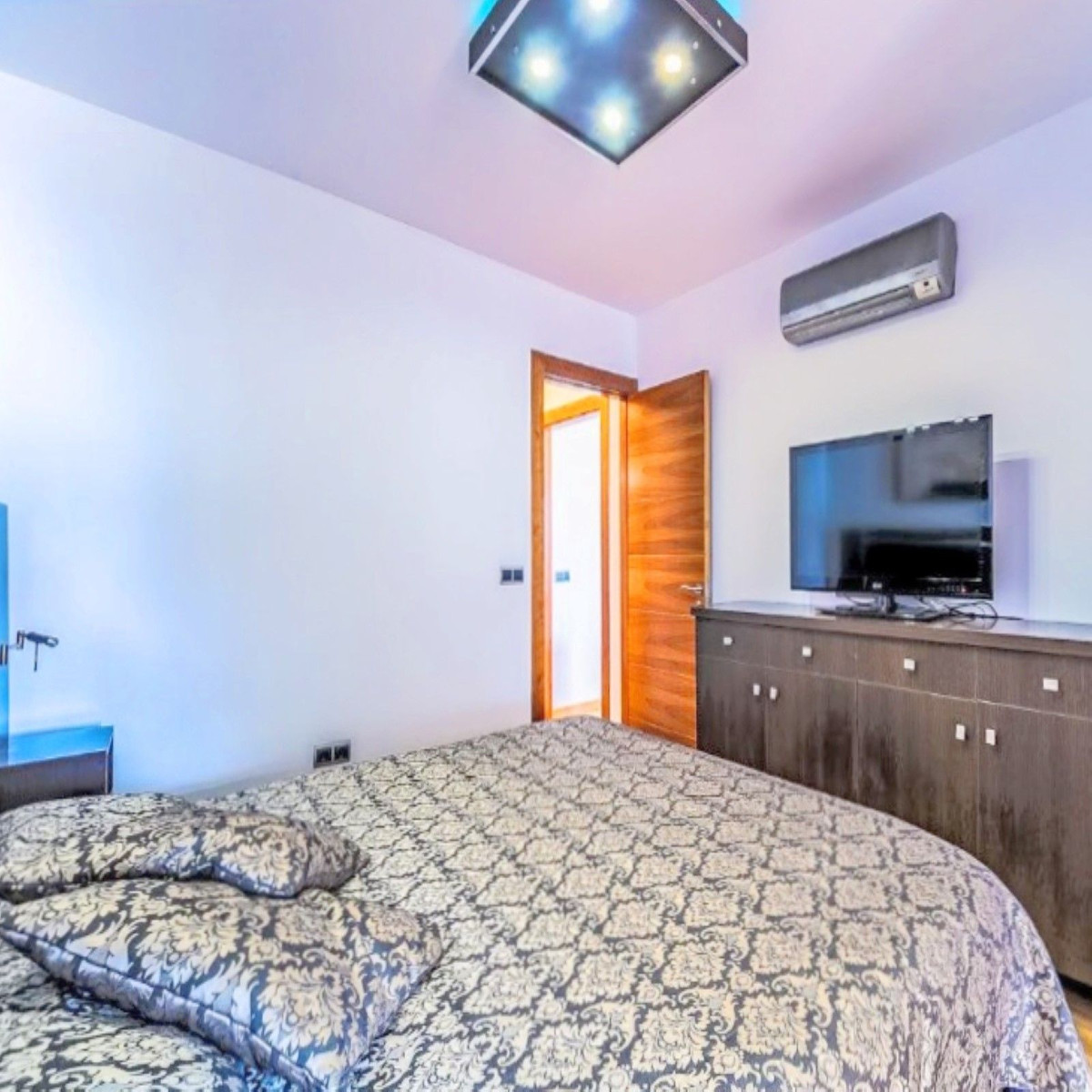 2 Bed Apartment for sale in Estepona Costa Del Sol, Málaga, Spain