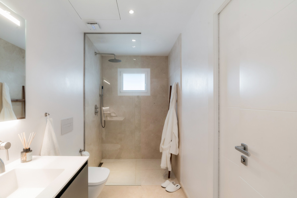 2 Bed Apartment for sale in Puerto Banús Costa Del Sol, Málaga, Spain