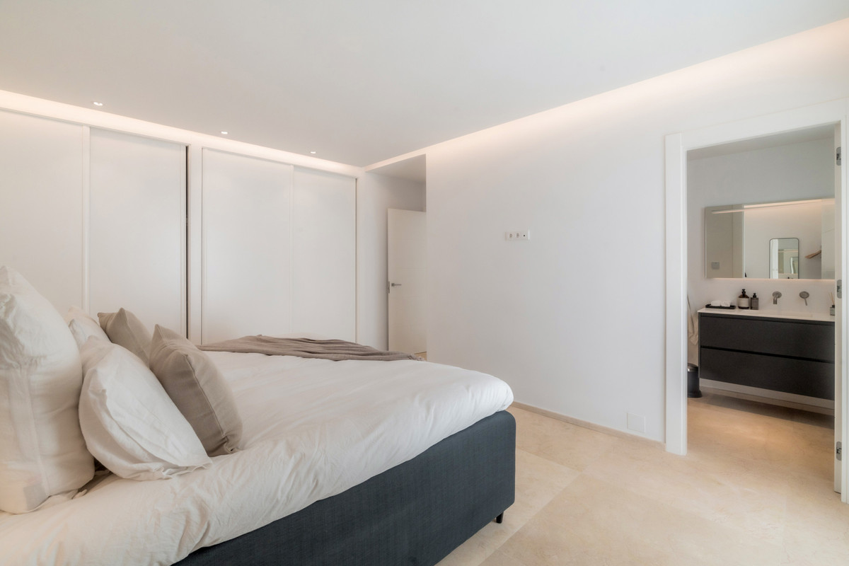 2 Bed Apartment for sale in Puerto Banús Costa Del Sol, Málaga, Spain