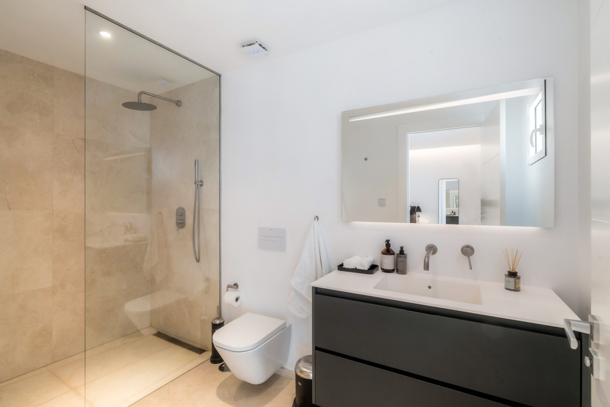 2 Bed Apartment for sale in Puerto Banús Costa Del Sol, Málaga, Spain