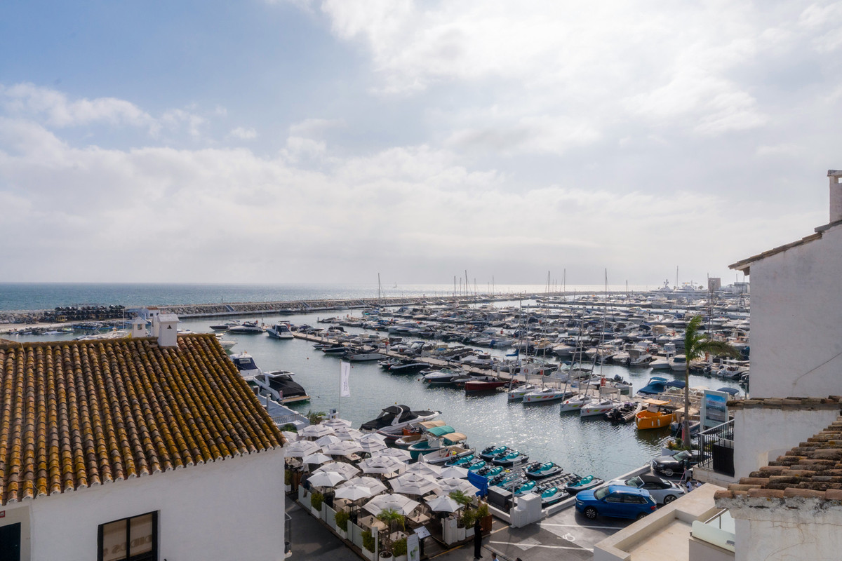2 Bed Apartment for sale in Puerto Banús Costa Del Sol, Málaga, Spain