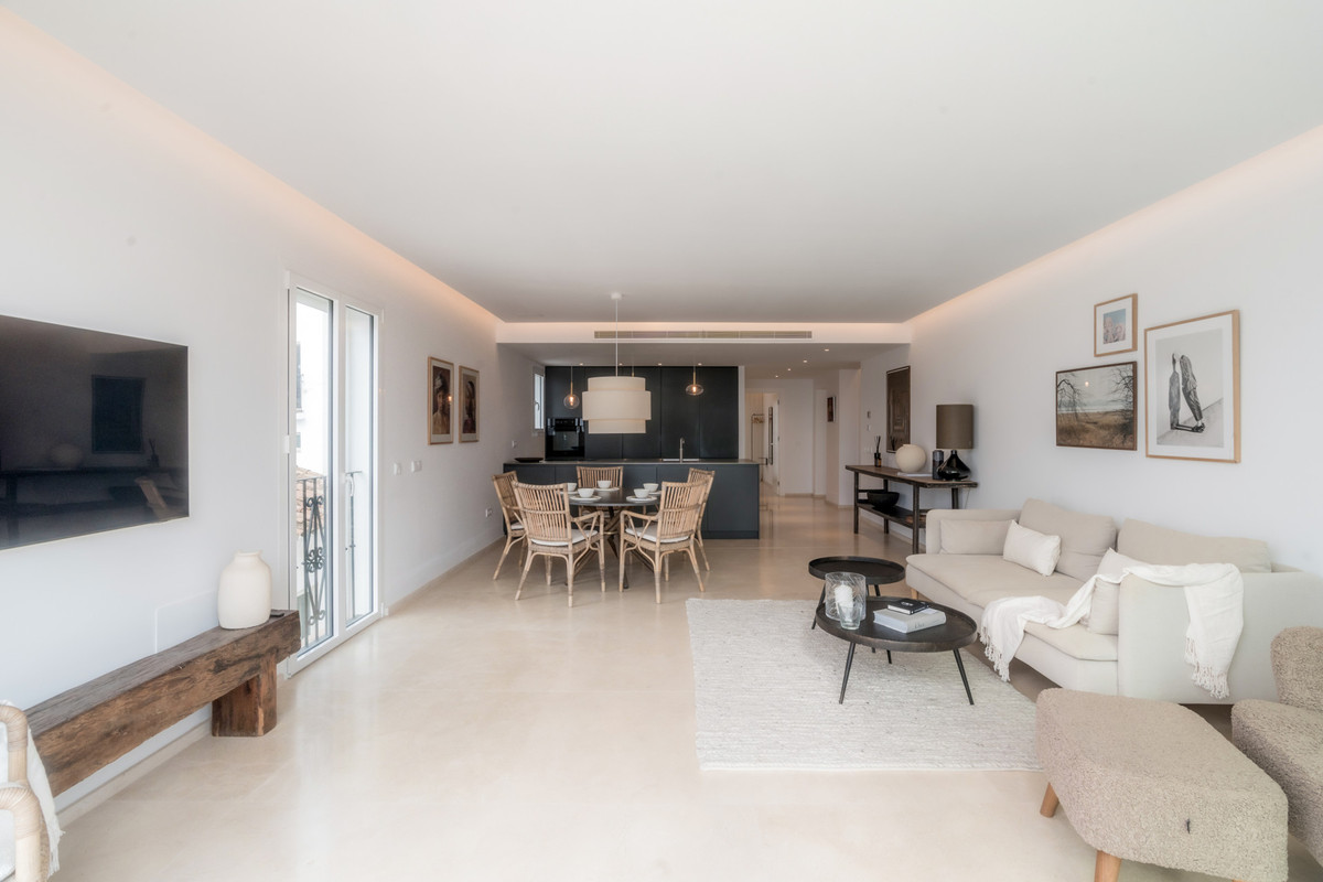 2 Bed Apartment for sale in Puerto Banús Costa Del Sol, Málaga, Spain