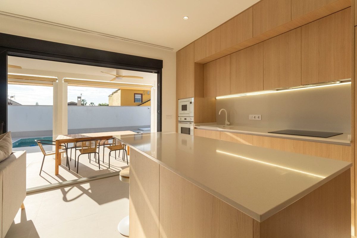 Se vende Villa - Chalet de 3 dormitorios en Costa Blanca, Alicante, España