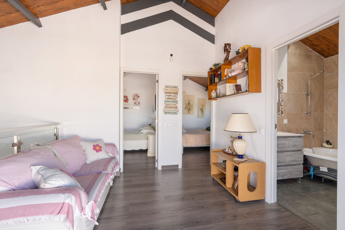 4 Bed Townhouse for sale in Calahonda Costa Del Sol, Málaga, Spain