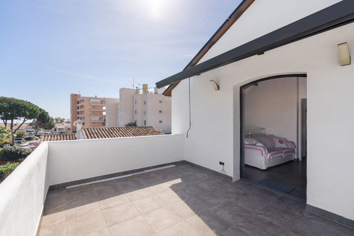 4 Bed Townhouse for sale in Calahonda Costa Del Sol, Málaga, Spain