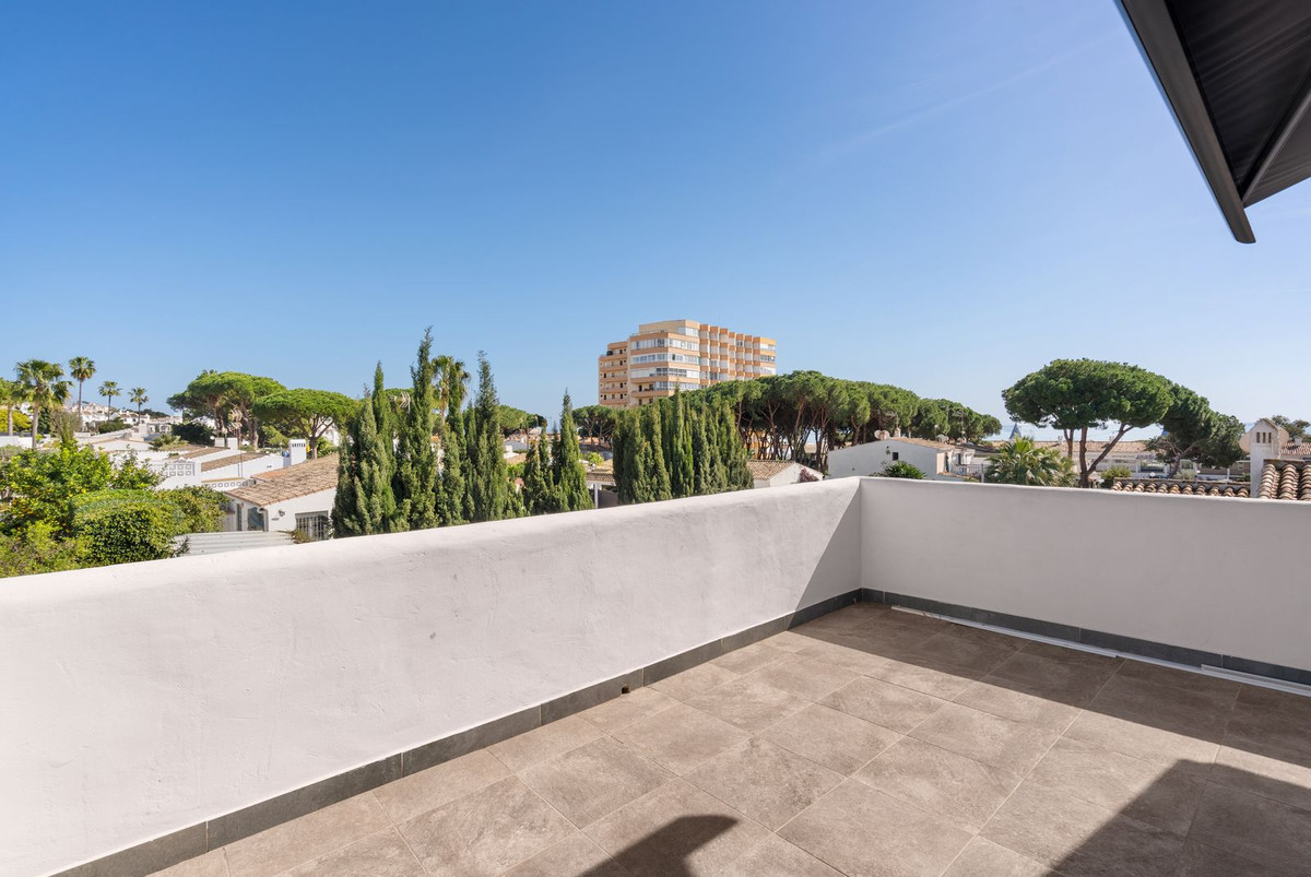 4 Bed Townhouse for sale in Calahonda Costa Del Sol, Málaga, Spain