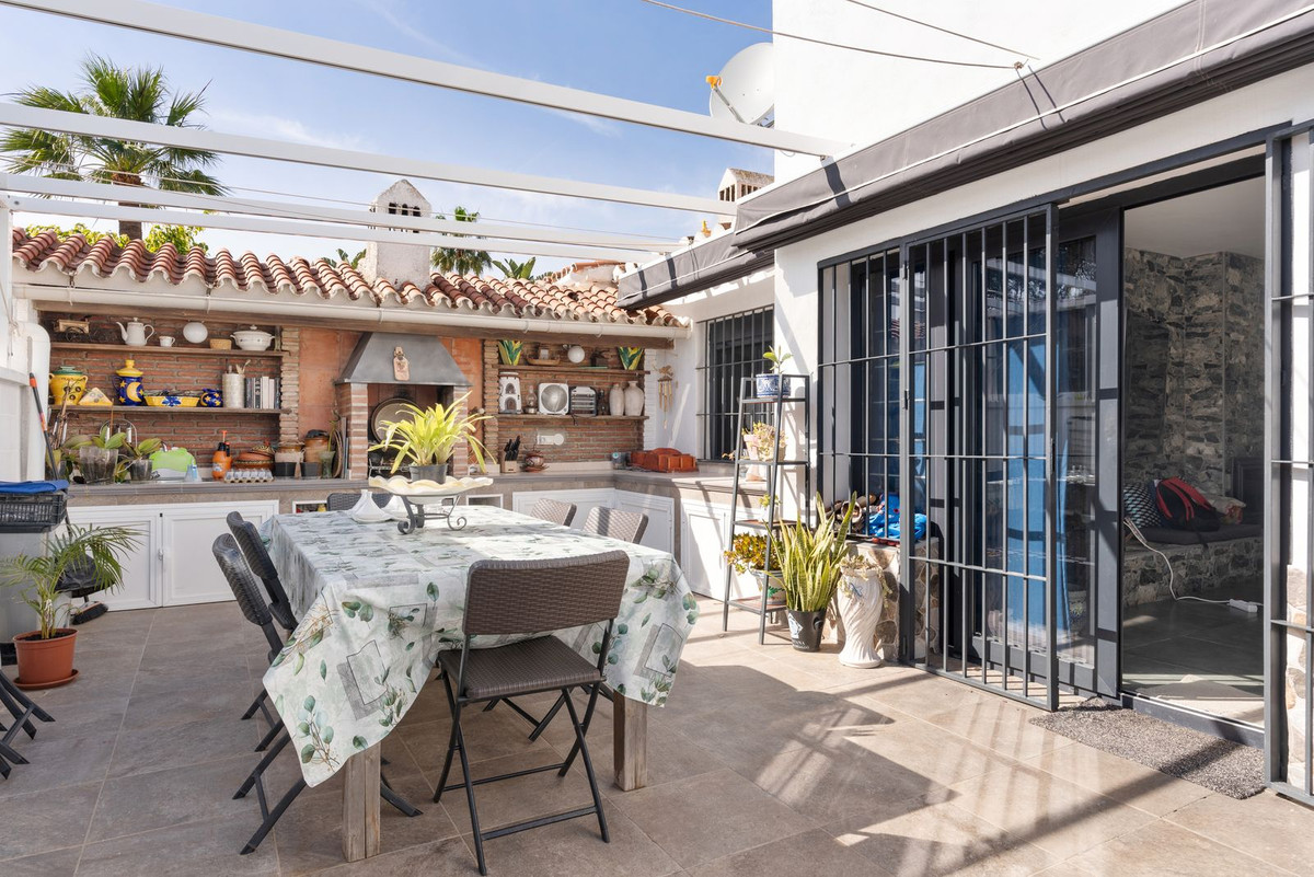 4 Bed Townhouse for sale in Calahonda Costa Del Sol, Málaga, Spain