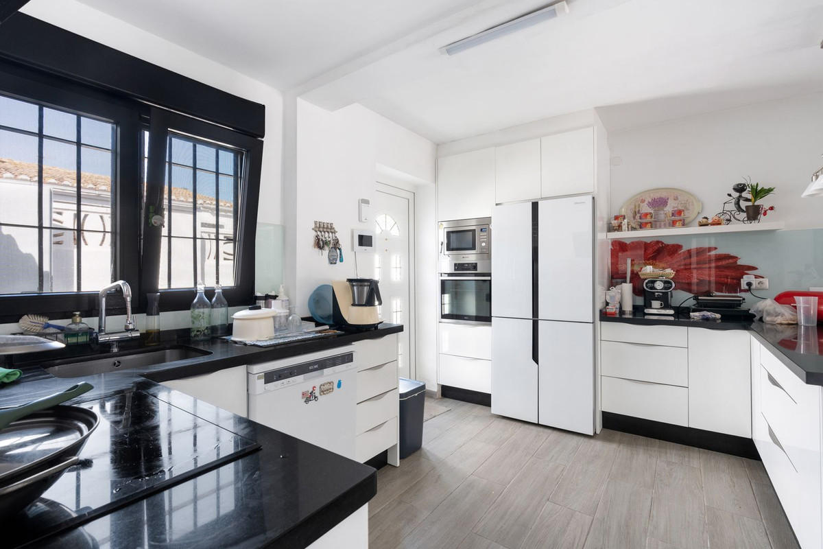 4 Bed Townhouse for sale in Calahonda Costa Del Sol, Málaga, Spain