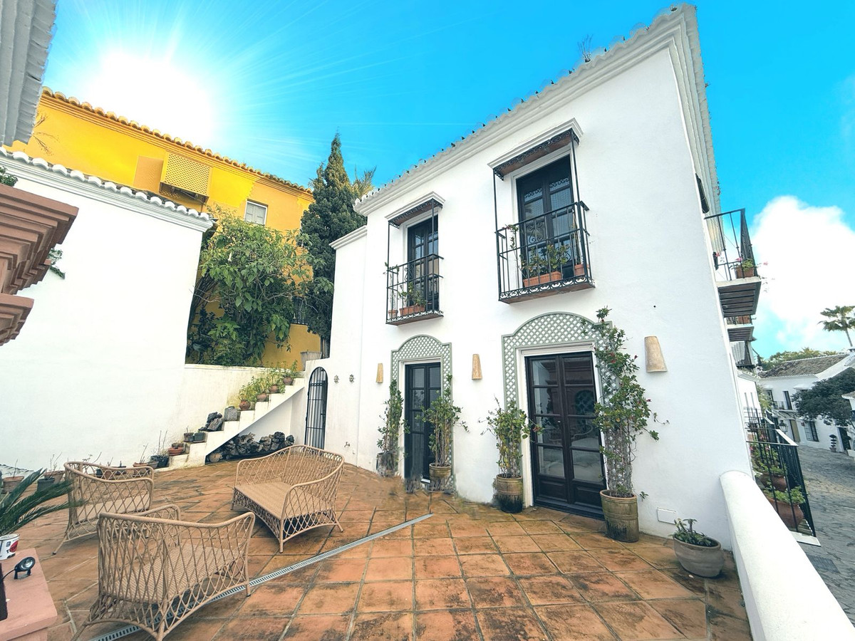 4 Bed Townhouse for sale in Marbella Costa Del Sol, Málaga, Spain