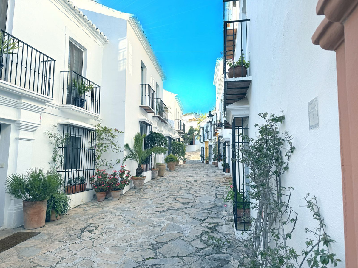 4 Bed Townhouse for sale in Marbella Costa Del Sol, Málaga, Spain