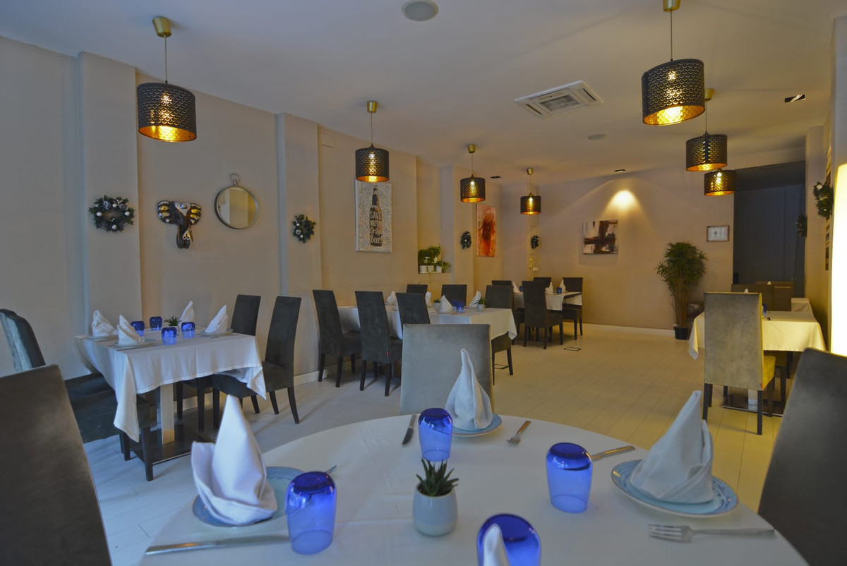 Commercial unit for sale in Aloha Costa Del Sol, Málaga, Spain