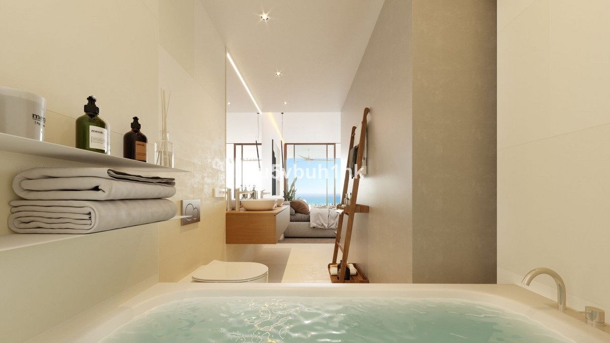 2 Bed Apartment for sale in Fuengirola Costa Del Sol, Málaga, Spain