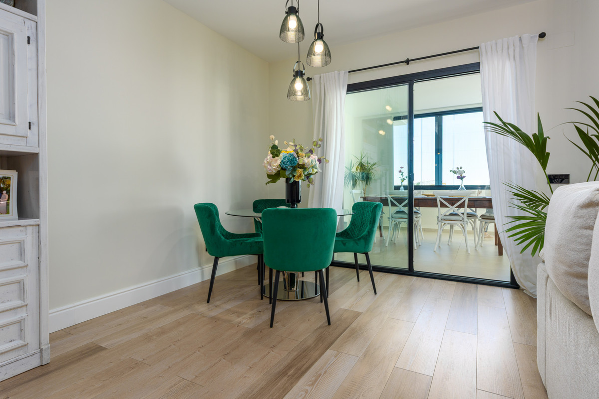 Se vende Apartamento Planta Media de 3 dormitorios en Costa Del Sol, Málaga, España