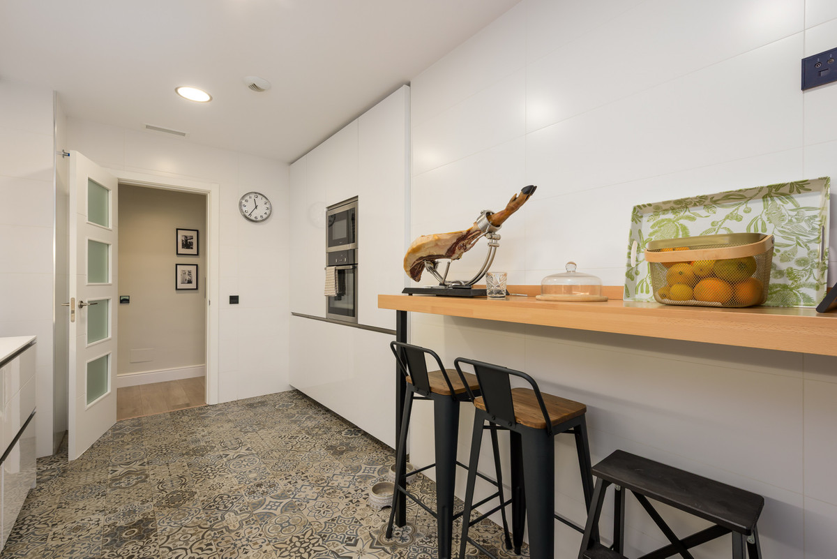 Se vende Apartamento Planta Media de 3 dormitorios en Costa Del Sol, Málaga, España