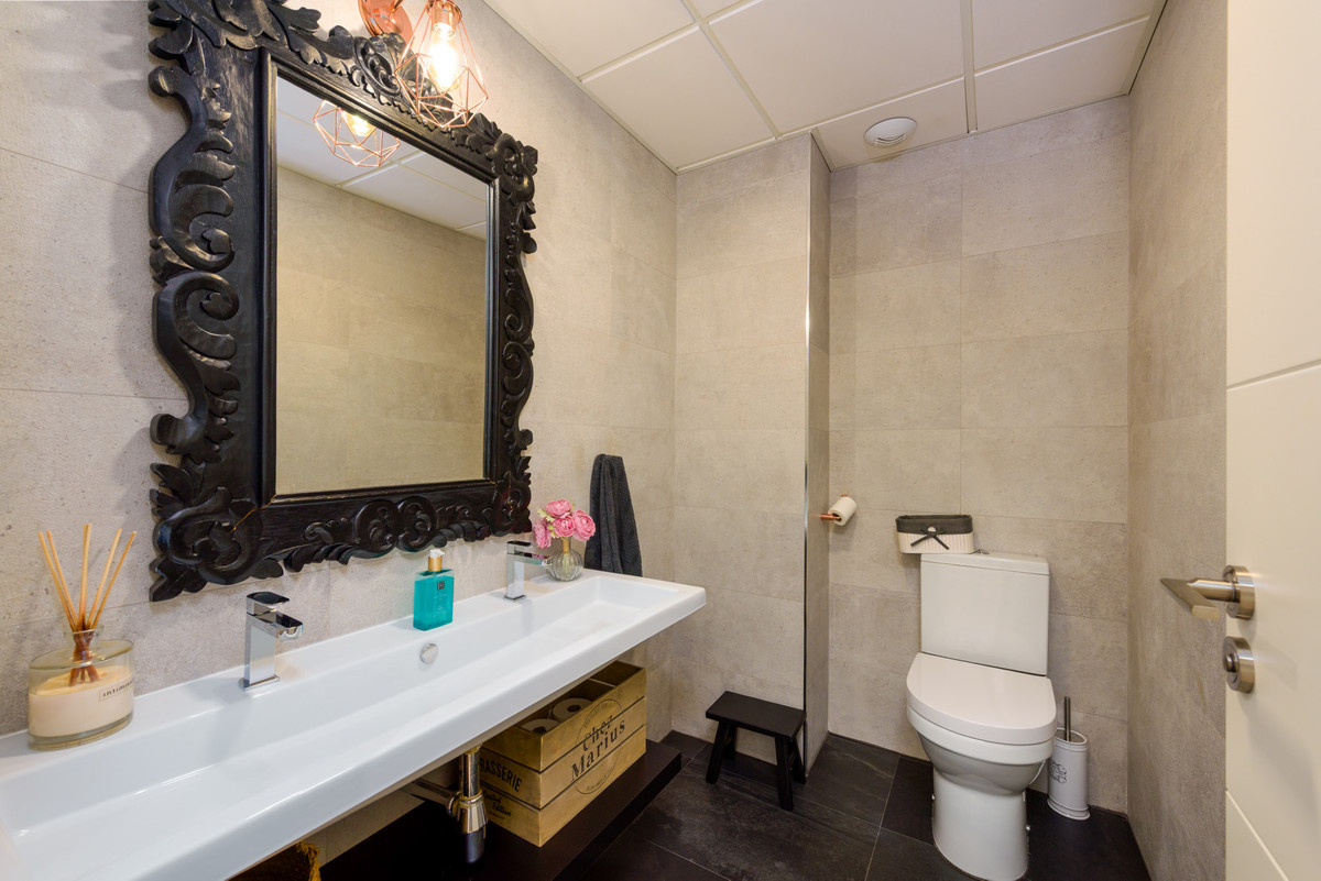 Se vende Apartamento Planta Media de 3 dormitorios en Costa Del Sol, Málaga, España