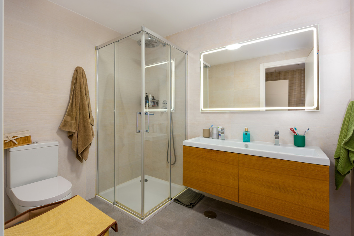 Se vende Apartamento Planta Media de 3 dormitorios en Costa Del Sol, Málaga, España