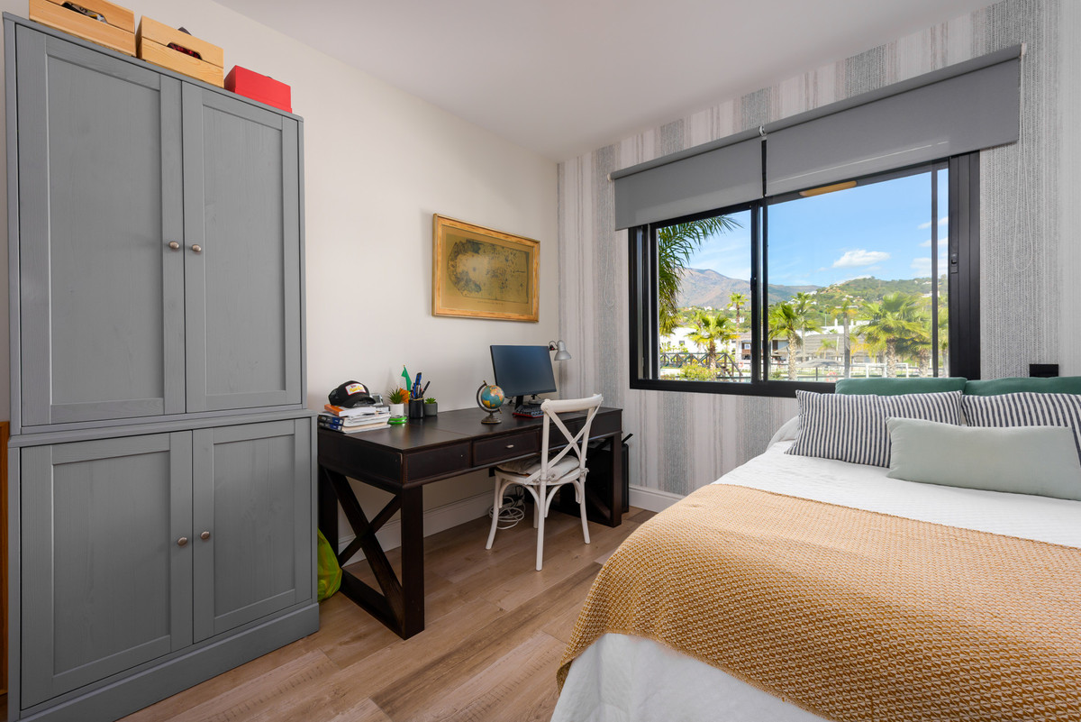 Se vende Apartamento Planta Media de 3 dormitorios en Costa Del Sol, Málaga, España