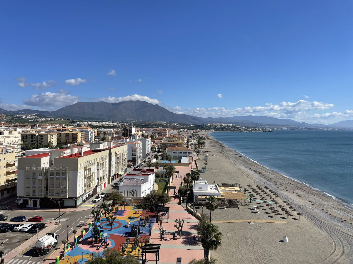 Se vende Apartamento en Planta Última de 3 dormitorios en Costa Del Sol, Málaga, España