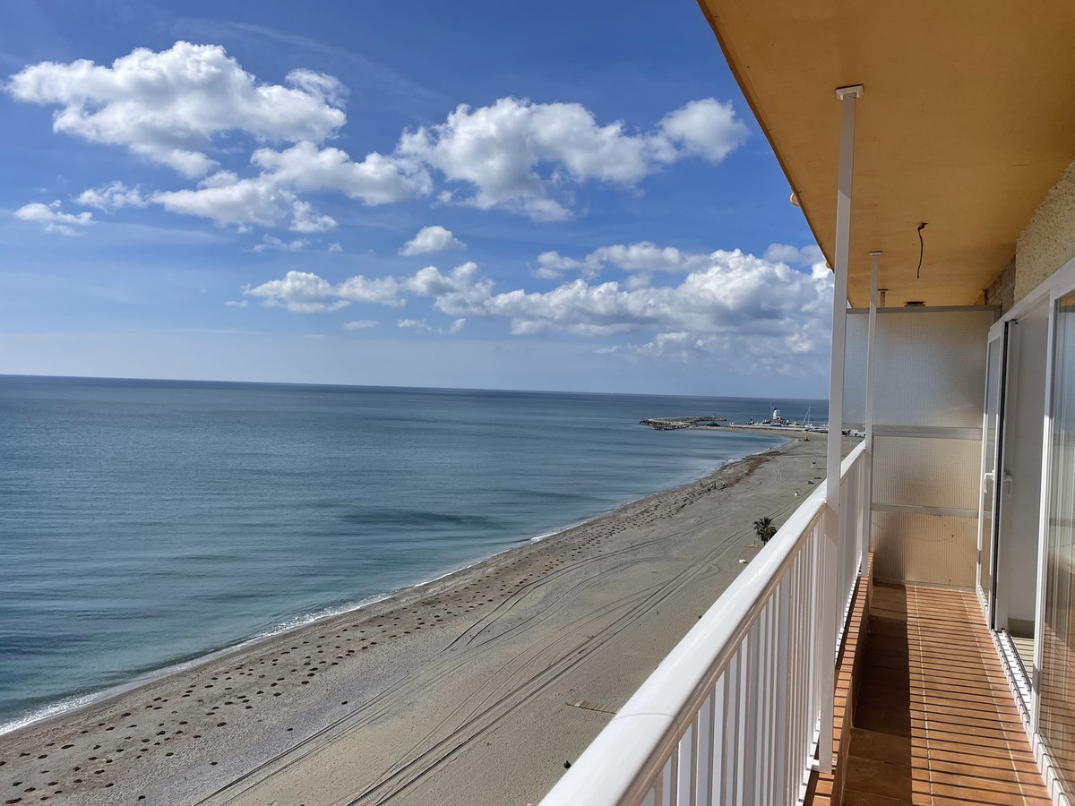 Se vende Apartamento en Planta Última de 3 dormitorios en Costa Del Sol, Málaga, España