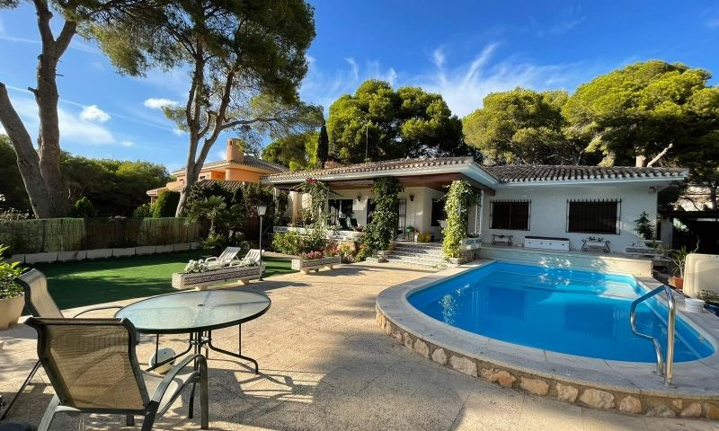 Se vende Villa - Chalet de 6 dormitorios en Costa Blanca, Alicante, España