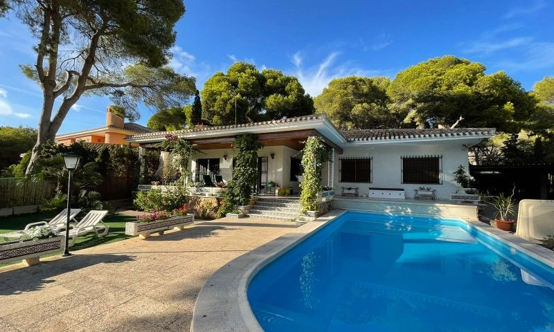 Se vende Villa - Chalet de 6 dormitorios en Costa Blanca, Alicante, España