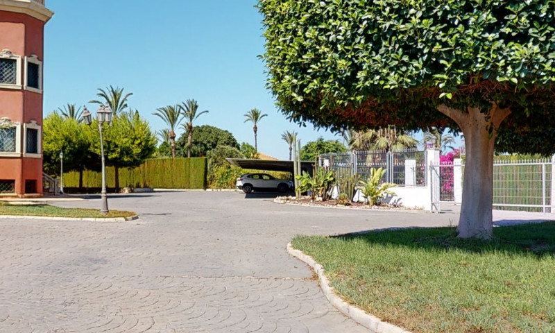 6 Bed Townhouse for sale in Elche Costa Blanca, Alicante, Spain
