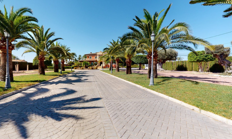 6 Bed Townhouse for sale in Elche Costa Blanca, Alicante, Spain