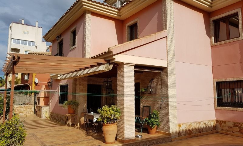 Se vende Villa - Chalet de 4 dormitorios en Costa Blanca, Alicante, España