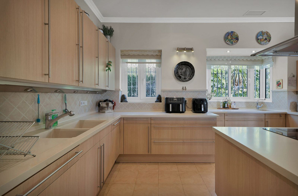 Se vende Villa - Chalet de 7 dormitorios en Costa Del Sol, Málaga, España