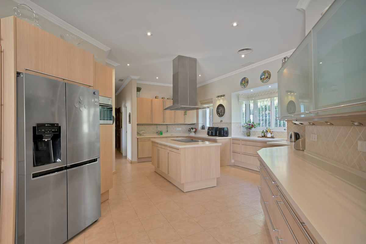 Se vende Villa - Chalet de 7 dormitorios en Costa Del Sol, Málaga, España