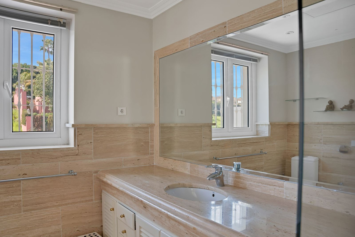 Se vende Villa - Chalet de 7 dormitorios en Costa Del Sol, Málaga, España